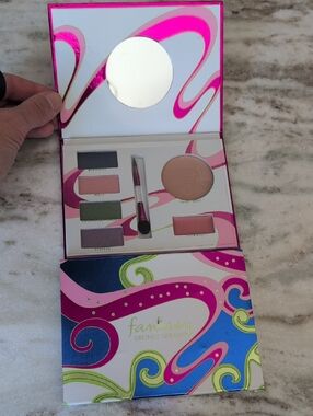 NWOT Fantasy by Britney Spears Look My Way Color Kit Makeup Kit